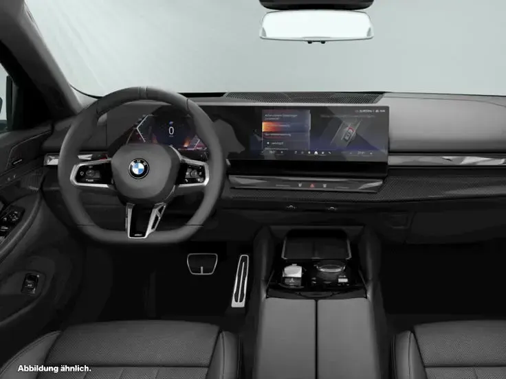 Gebraucht BMW 520 M Sport 197 PS (144 kW) 2025 Black sapphire metallic Kombi