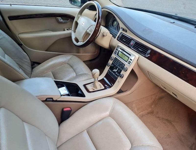 Grau Gebraucht 2008 Volvo S60 Limousine | 3.500 € (Fairer Preis) - Bild 1/4