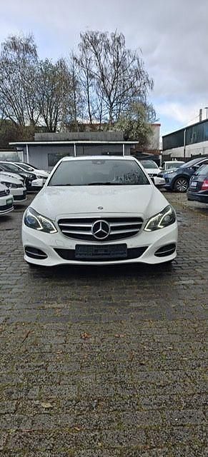 Gebraucht Mercedes E220 Avantgarde 194 PS (142 kW) 2016 Weiß Limousine