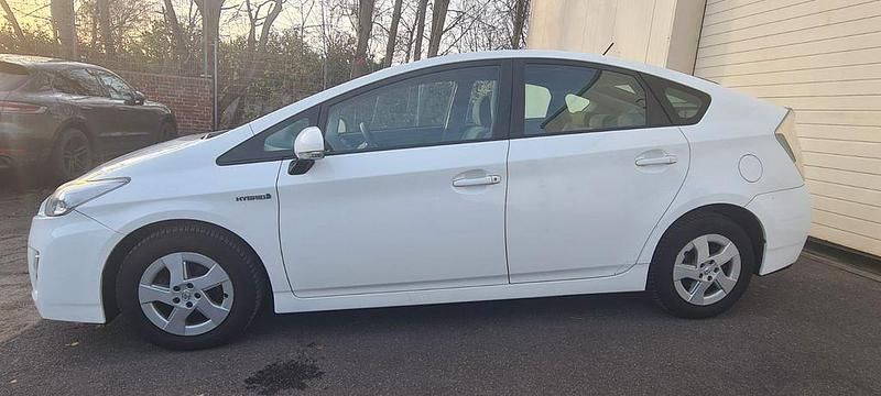 Gebraucht Toyota Prius 99 PS (72 kW) 2009 Weiß Limousine