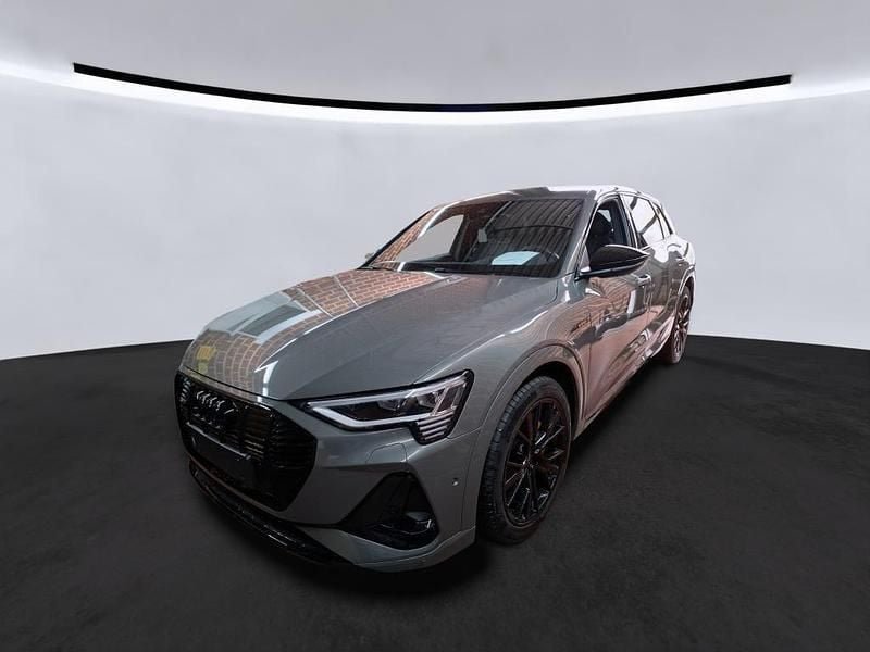 Grau Gebraucht 2022 Audi e-tron Black Edition SUV | 36.810 € (Superpreis) - Bild 1/1