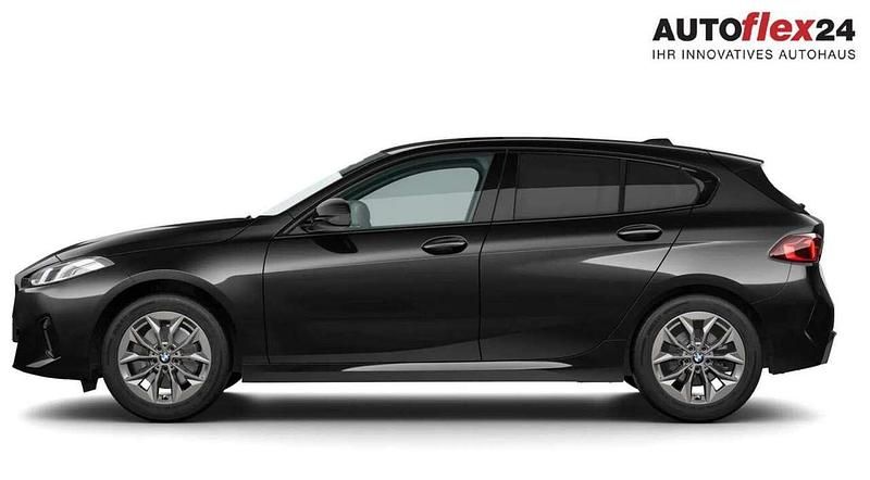 Saphirschwarz metallic Neu 2025 BMW 116 Kleinwagen | 30.412 € (Guter Preis) - Bild 1/4