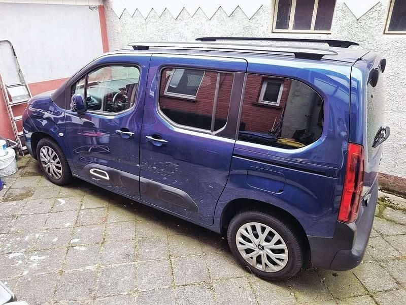 Blau Gebraucht 2020 Citroën Berlingo Shine Van / Kleinbus | 17.900 € (Guter Preis) - Bild 1/4