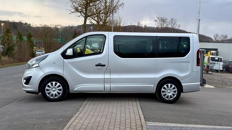 Gebraucht Opel Vivaro 145 PS (106 kW) 2015 Silber Van / Kleinbus