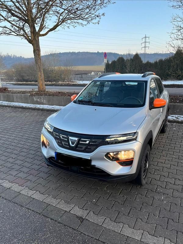 Silber Gebraucht 2022 Dacia Spring Comfort Plus Kleinwagen | 9.300 € (Fairer Preis) - Bild 1/4