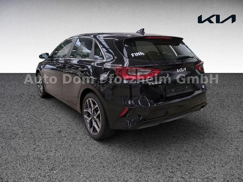 Gebraucht Kia Ceed Spirit 140 PS (102 kW) 2024 Grau Kleinwagen