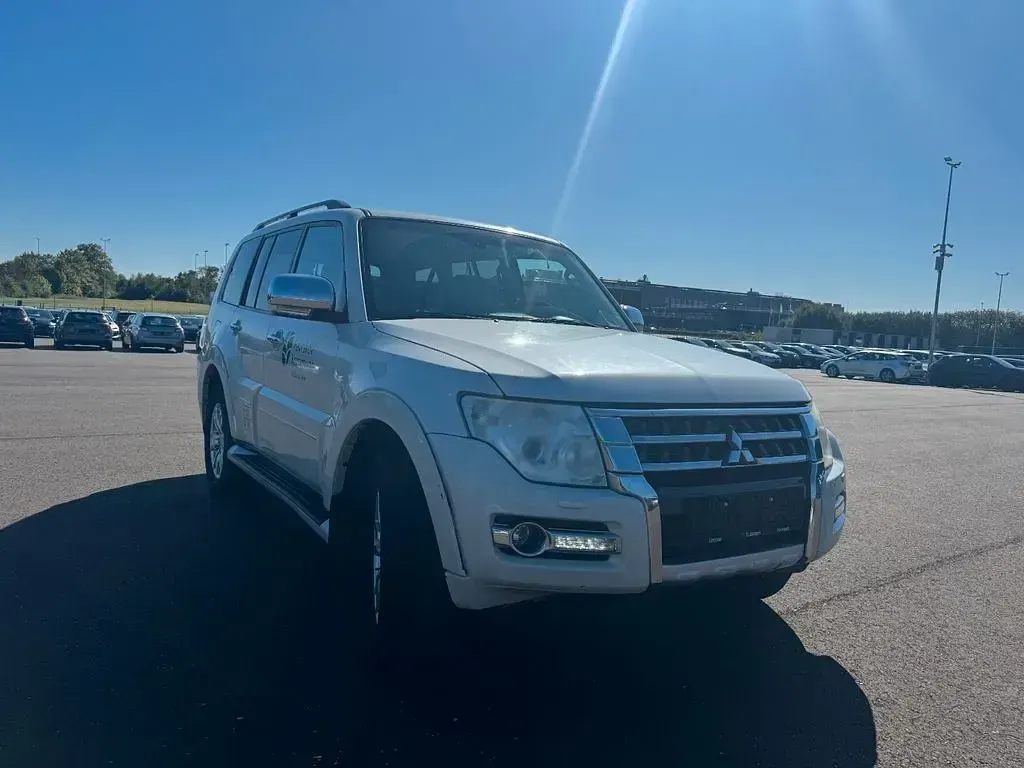 Gebraucht Mitsubishi Pajero 200 PS (147 kW) 2014 Weiß SUV