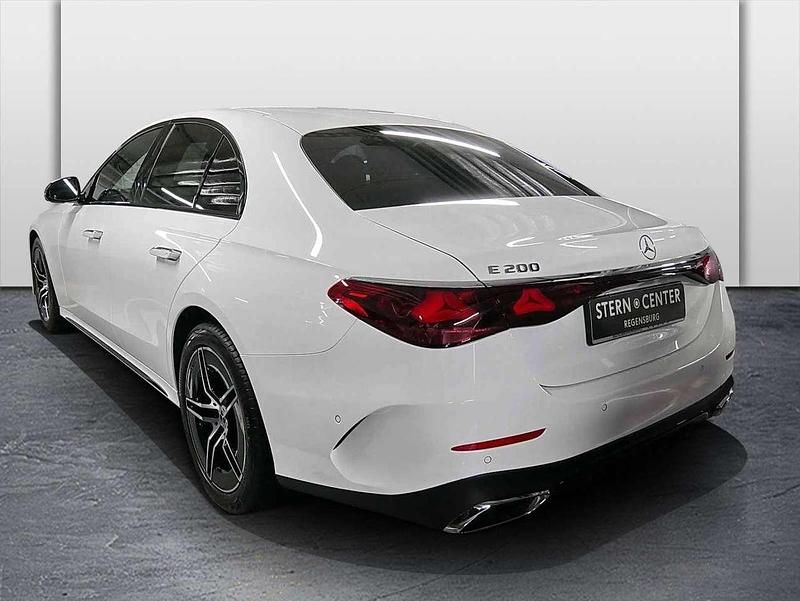 Gebraucht Mercedes E200 AMG 204 PS (150 kW) 2025 Weiß Limousine