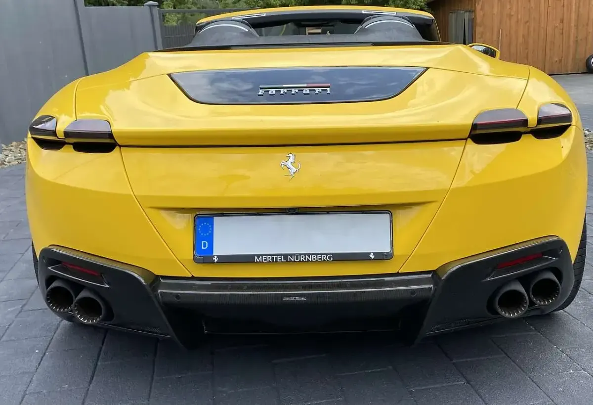 Gebraucht Ferrari Roma 620 PS (456 kW) 2024 Gelb Cabrio