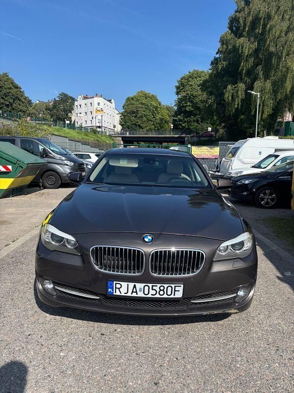 Beige Gebraucht 2010 BMW 530 Limousine | 7.000 € - Bild 1/4
