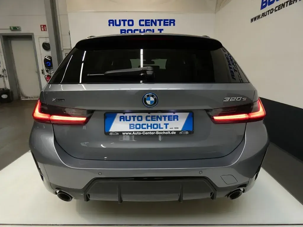 Gebraucht BMW 320e M Sport 204 PS (150 kW) 2022 Grau Limousine