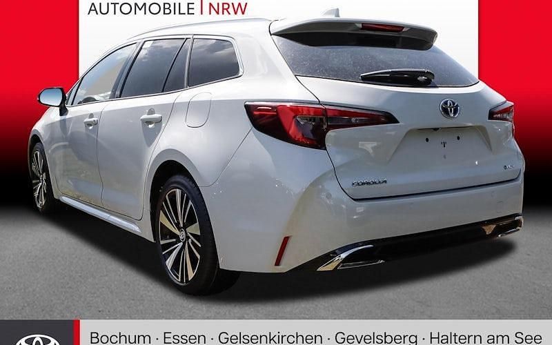 Neu Toyota Corolla 140 PS (102 kW) 2025 Grau Limousine