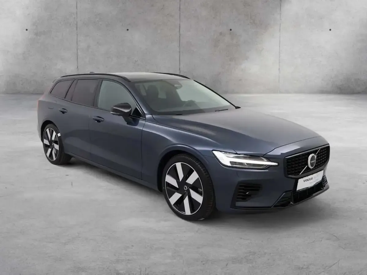 Gebraucht Volvo V60 Ultra 455 PS (334 kW) 2025 Blau Kombi