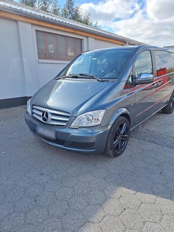 Grau Gebraucht 2011 Mercedes Viano Van / Kleinbus | 19.000 € (Teuer) - Bild 1/4