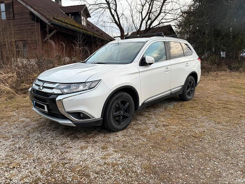 Gebraucht Mitsubishi Outlander Edition 150 PS (110 kW) 2017 Weiß SUV