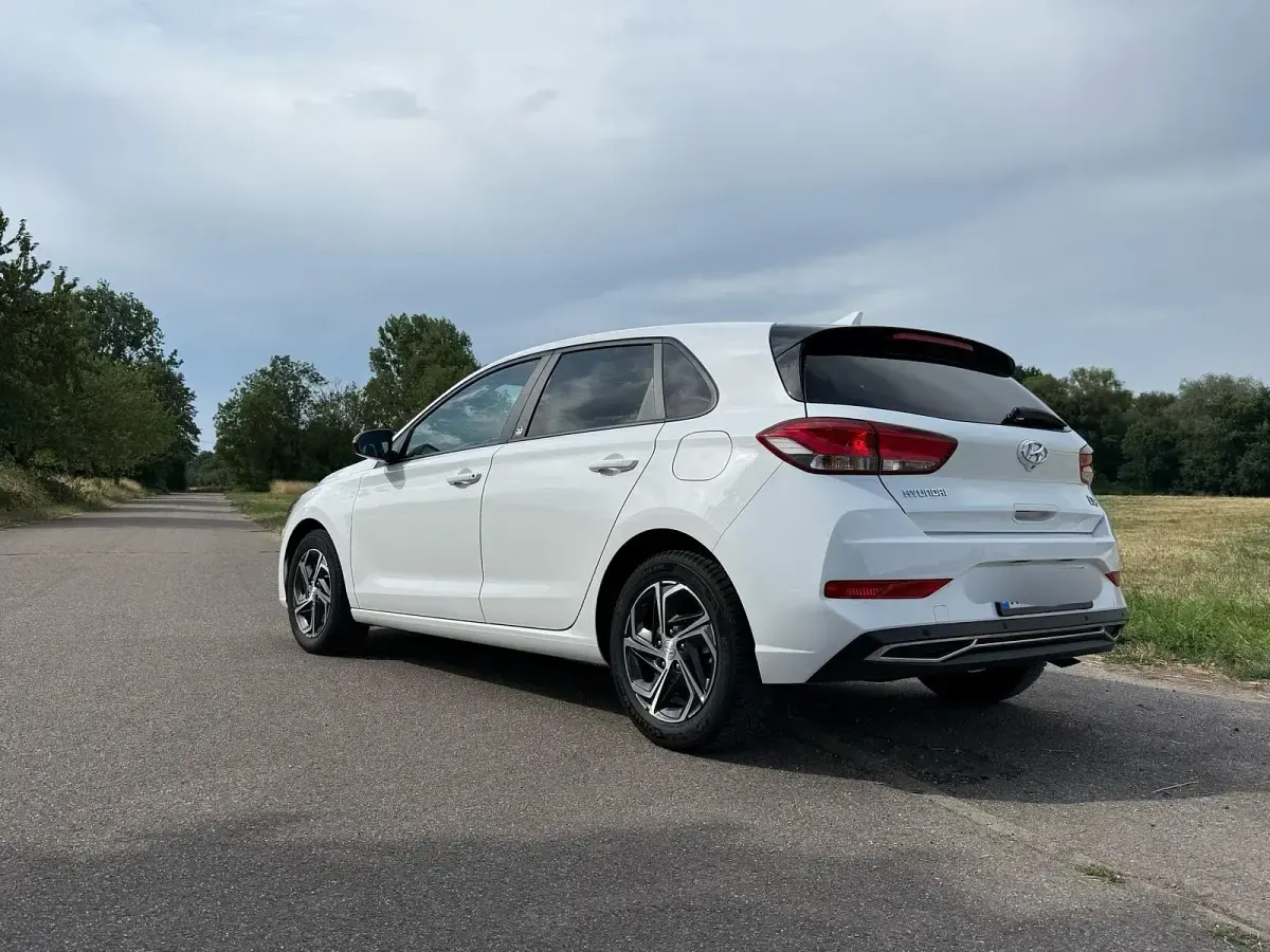 Gebraucht Hyundai i30 Edition 30 120 PS (88 kW) 2021 Weiß Kleinwagen