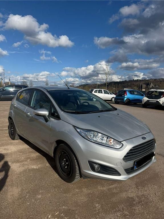 Gebraucht Ford Fiesta 101 PS (74 kW) 2015 Silber Limousine