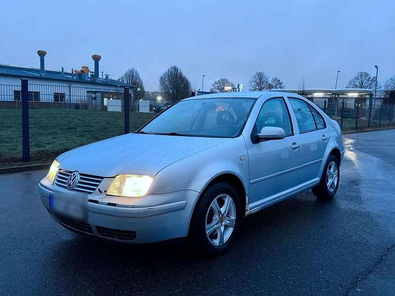 Silber Gebraucht 2000 VW Bora Limousine | 1.200 € (Guter Preis) - Bild 1/4