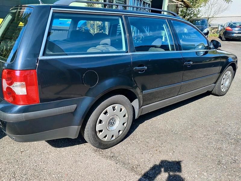 Second-hand VW Passat 150 CP (110 kW) 2004 Negru Break