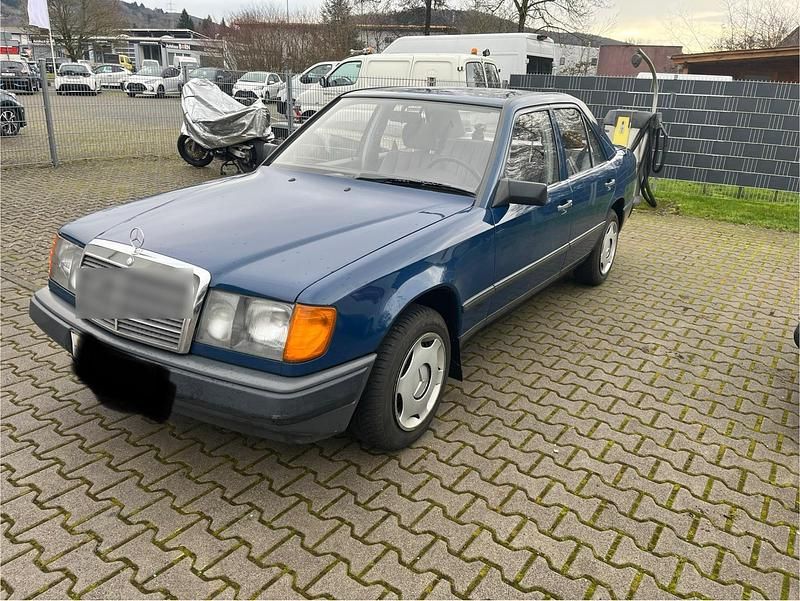 Blau Gebraucht 1986 Mercedes 200 Limousine | 8.500 € - Bild 1/4