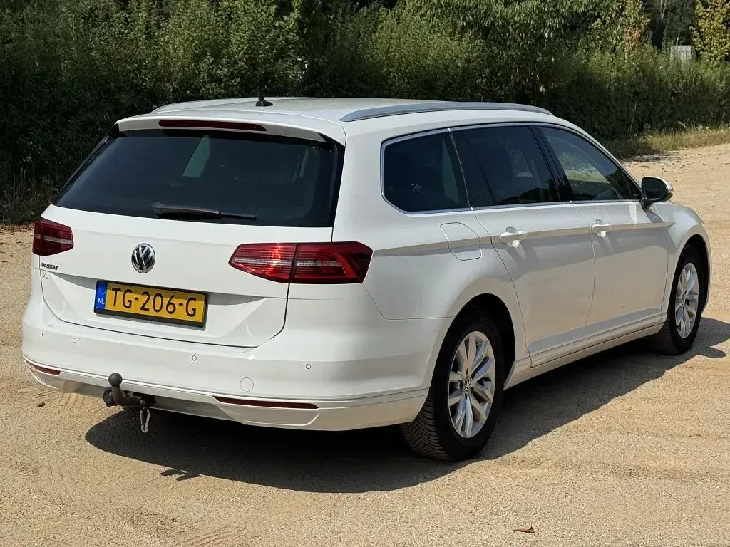 Gebraucht VW Passat Comfortline 150 PS (110 kW) 2018 Weiß Kombi
