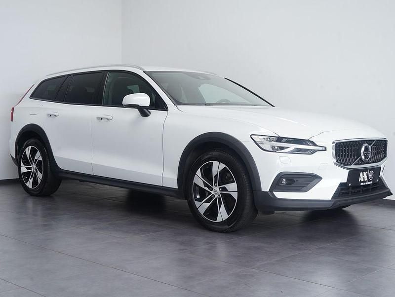 Gebraucht Volvo V60 CC Pro 250 PS (183 kW) 2022 Weiß Kombi