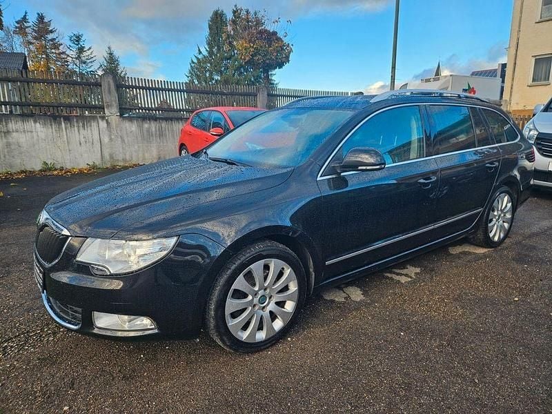Gebraucht Skoda Superb Elegance 140 PS (102 kW) 2011 Schwarz Kombi