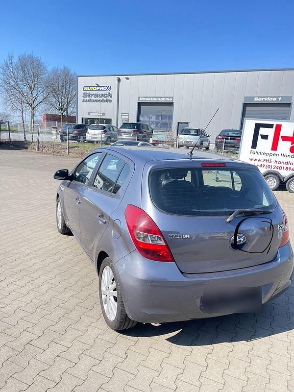 Gebraucht Hyundai i20 75 PS (55 kW) 2009 Grau Kleinwagen