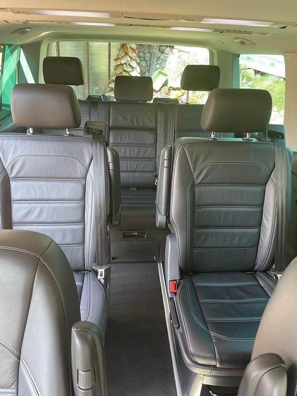 Second-hand VW Multivan Generation Six 204 CP (150 kW) 2021 Negru Monovolum