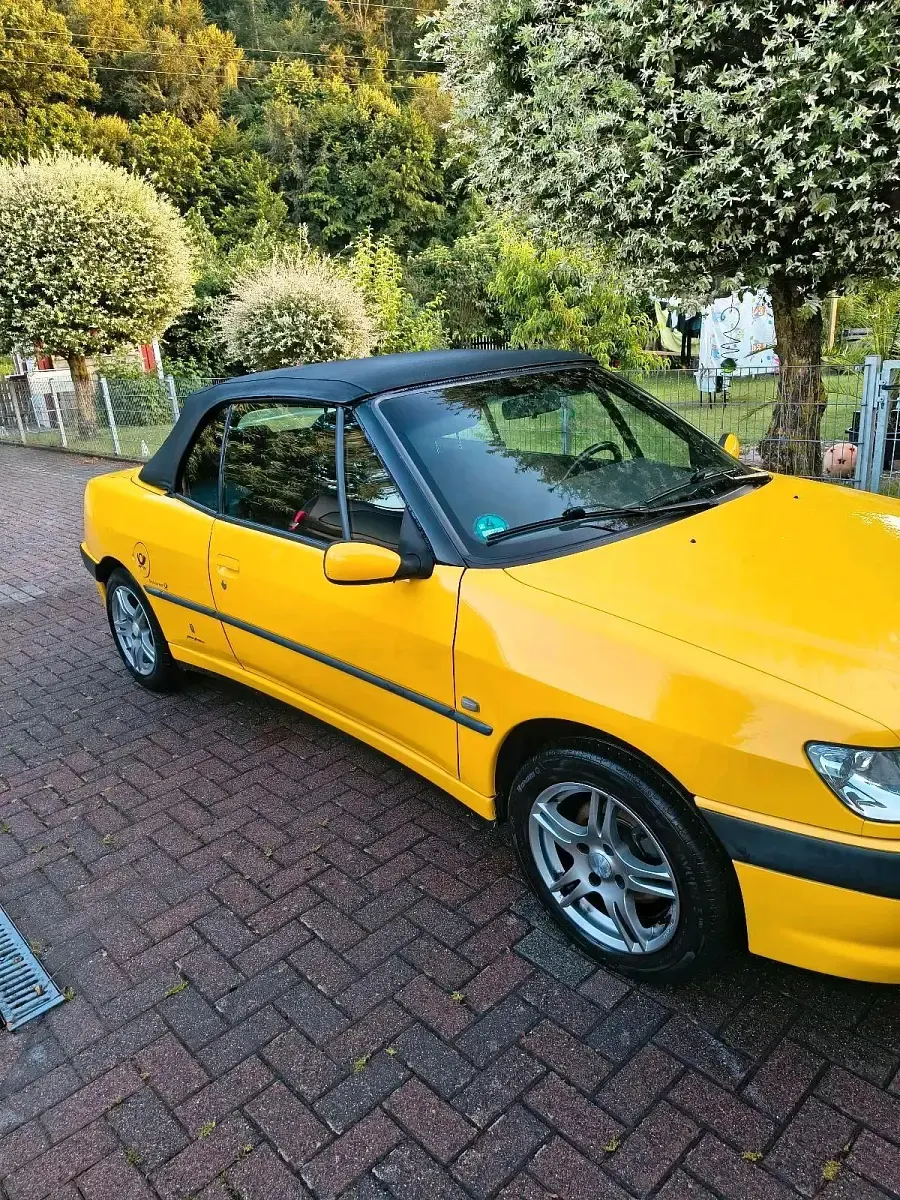 Gebraucht Peugeot 306 Cabriolet 98 PS (72 kW) 2000 Gelb Cabrio