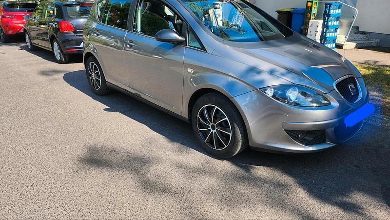 Grau Gebraucht 2005 Seat Altea Van / Kleinbus | 3.650 € (Teuer) - Bild 1/4