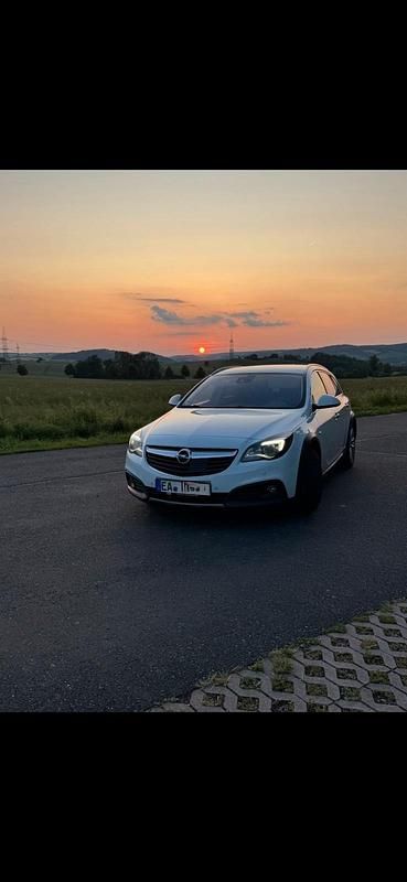 Weiß Gebraucht 2016 Opel Insignia Business Kombi | 4.300 € - Bild 1/4