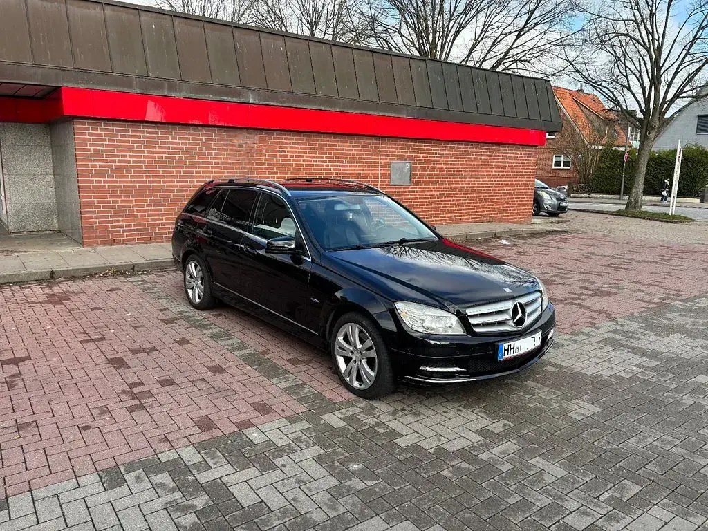 Second-hand Mercedes C220 Avantgarde 170 CP (125 kW) 2010 Negru Berlinǎ