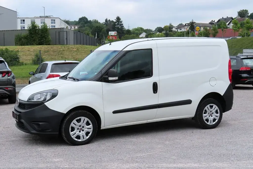 Gebraucht Fiat Doblò 101 PS (74 kW) 2022 Weiß Van / Kleinbus