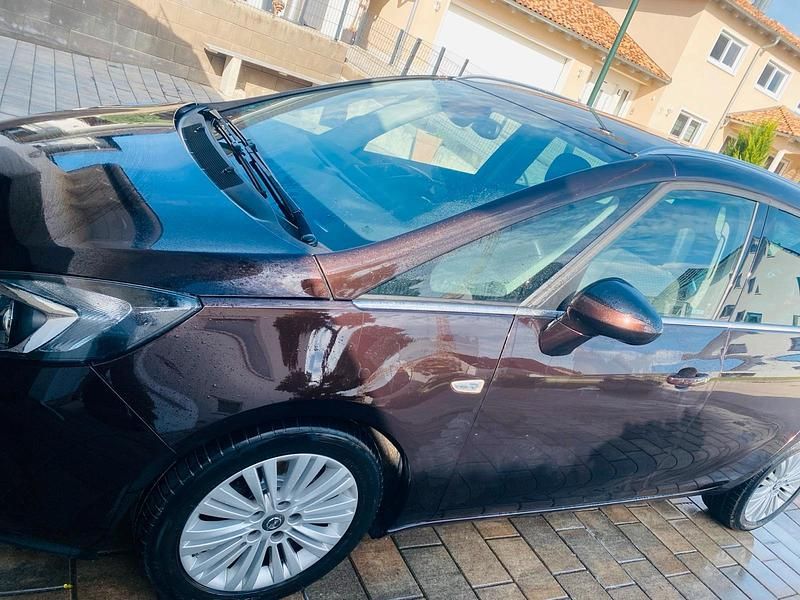 Gebraucht Opel Zafira 140 PS (102 kW) 2016 Braun Van / Kleinbus