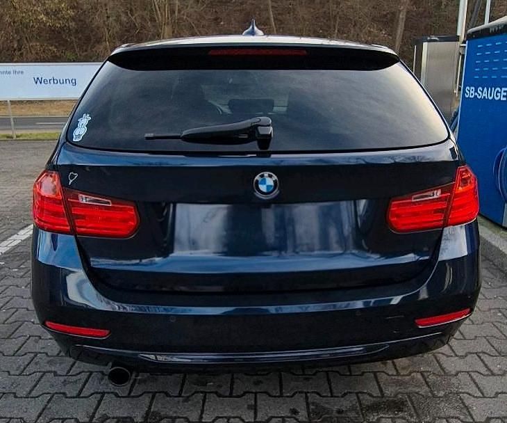 Gebraucht BMW 320 Sport Line 184 PS (135 kW) 2014 Blau Kombi