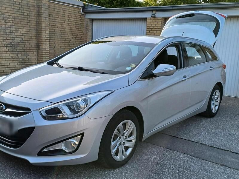 Silber Gebraucht 2013 Hyundai i40 Kombi | 8.500 € (Etwas zu teuer) - Bild 1/4
