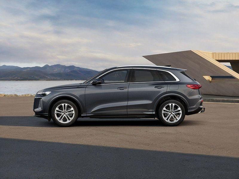 Neu Audi Q5 Comfort 300 PS (220 kW) 2025 Grau SUV