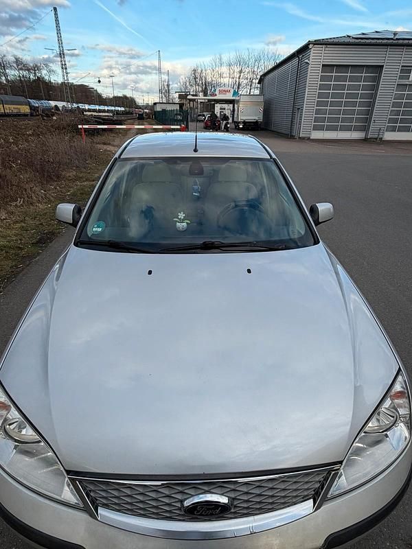 Gebraucht Ford Mondeo 145 PS (106 kW) 2006 Silber Limousine