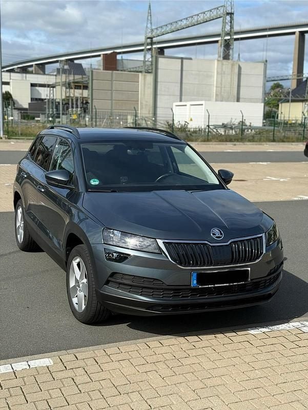 Grau Gebraucht 2018 Skoda Karoq SUV | 18.000 € (Superpreis) - Bild 1/4