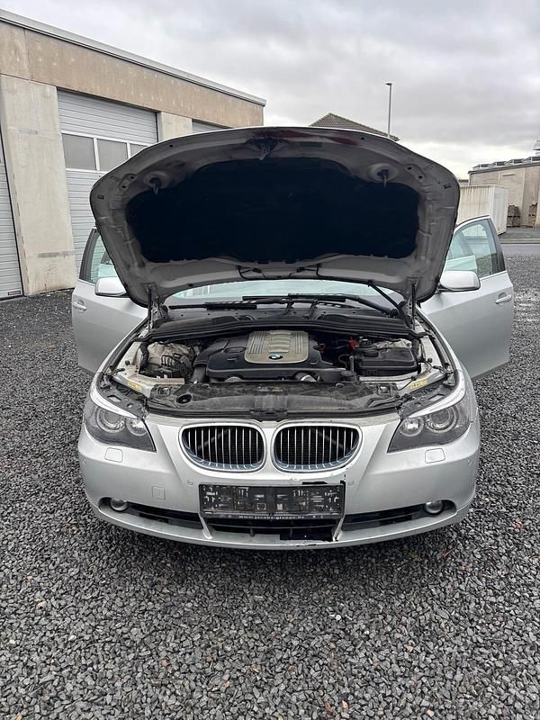 Gebraucht BMW 530 231 PS (169 kW) 2006 Silber Kombi