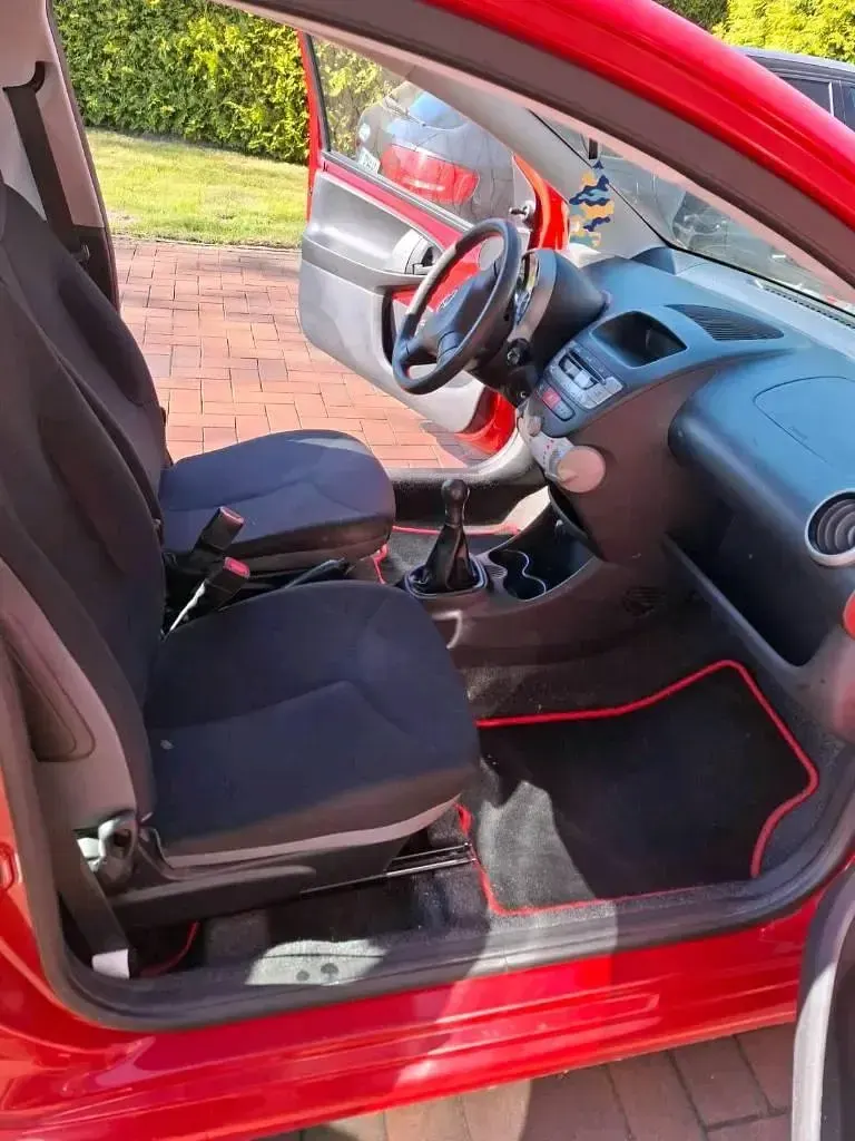 Second-hand Toyota Aygo 2014 Roșu Hatchback