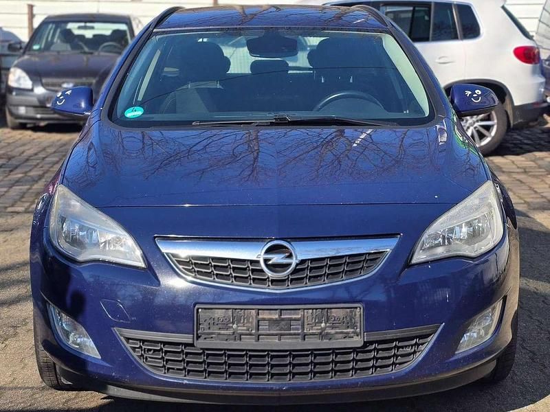 Gebraucht Opel Astra Edition 110 PS (80 kW) 2012 Royal blau (s2) Kombi