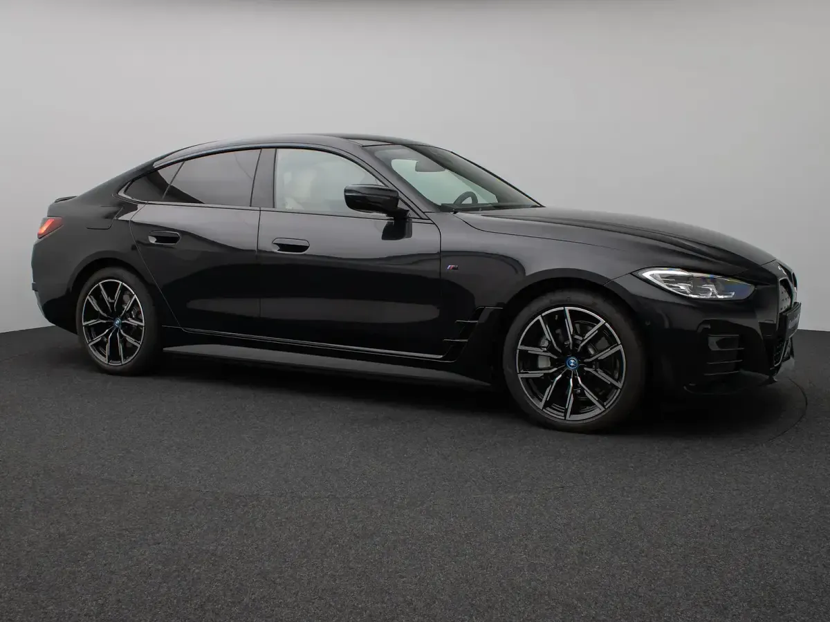 Używany BMW i4 Efficient Dynamics 250 kW (340 KM) 2023 Beżowy Sedan/Limuzyna