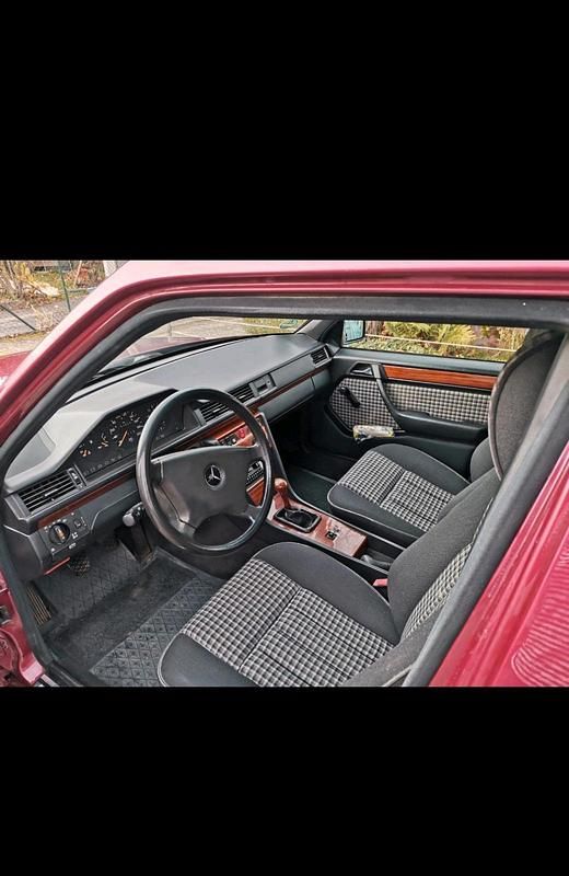 Second-hand Mercedes E250 94 CP (69 kW) 1992 Roșu Break