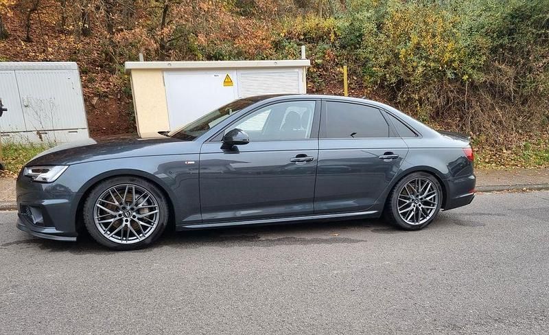 Grau Gebraucht 2019 Audi A4 S-Line Limousine | 22.900 € (Guter Preis) - Bild 1/4