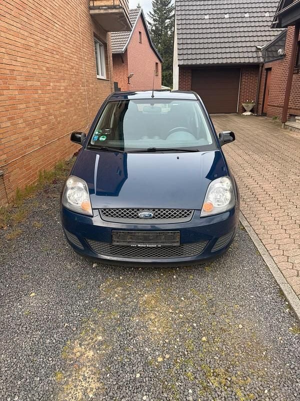 Gebraucht Ford Fiesta 80 PS (58 kW) 2008 Blau Kleinwagen