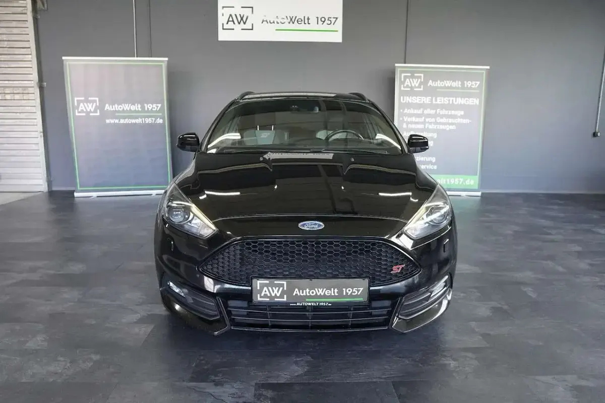 Gebraucht Ford Focus ST 250 PS (183 kW) 2016 Shadow black Kombi