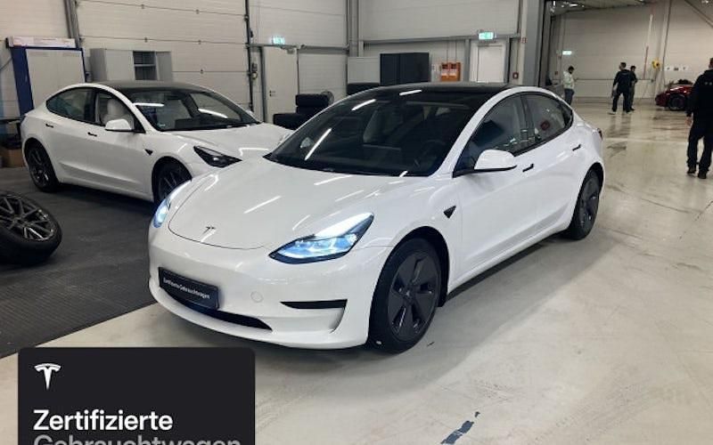 Weiß Gebraucht 2021 Tesla Model 3 Standard Range Limousine | 26.000 € (Fairer Preis) - Bild 1/4