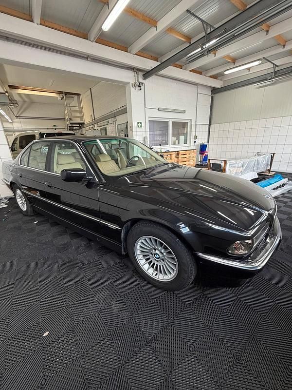 Gebraucht BMW 730 Basis 217 PS (159 kW) 1995 Schwarz Limousine